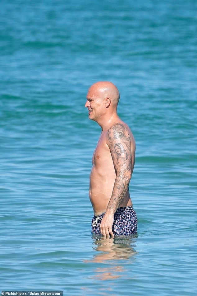 Arsenal Legend Freddie Ljungberg Shows Off His Muscular Body As He ...