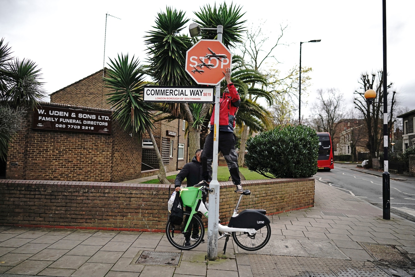 A London stop sign was Banksy39s latest canvas Now it39s.jpgw1440