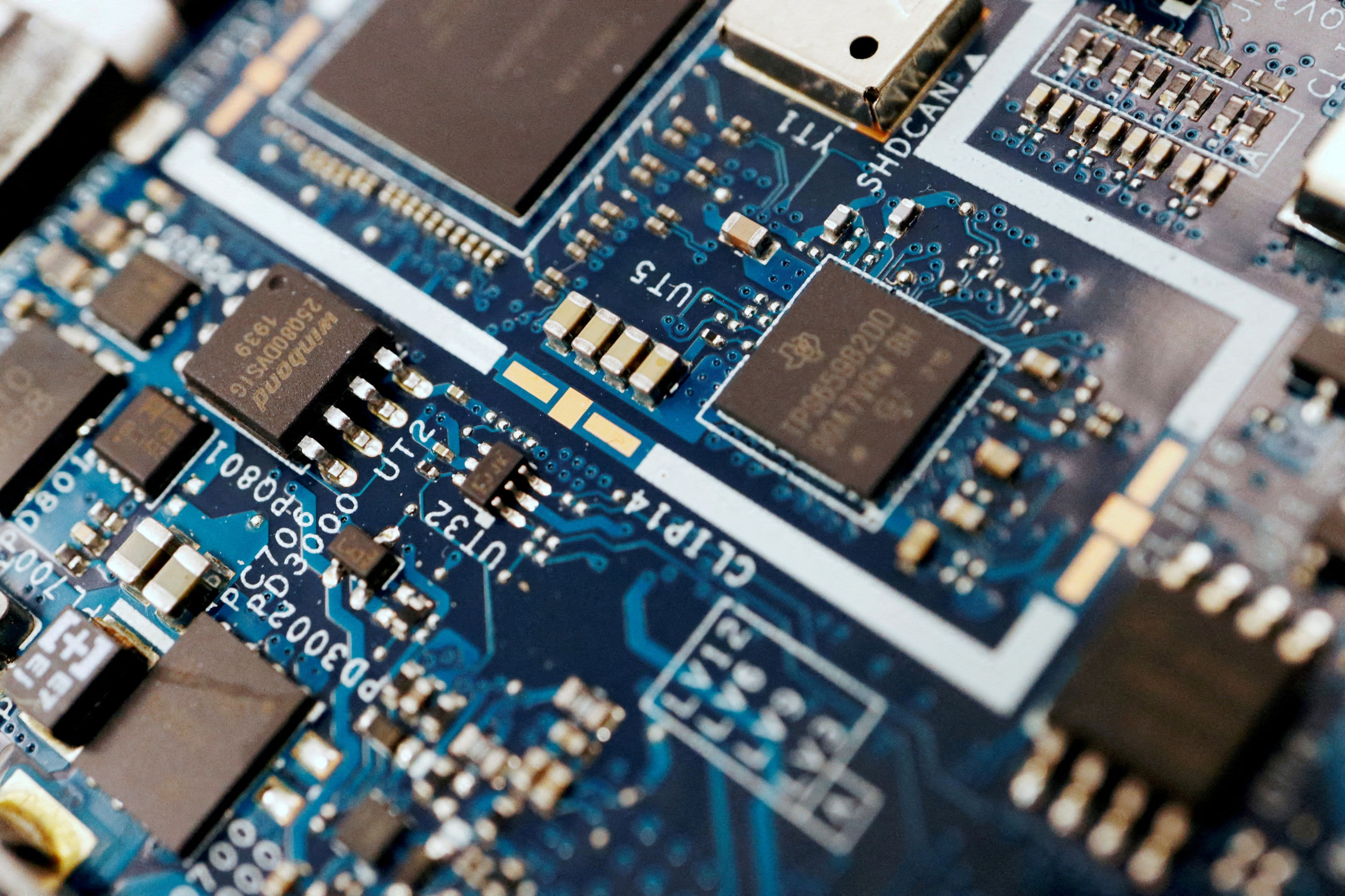 Samsung and ASML invest 760 million to build modern chip