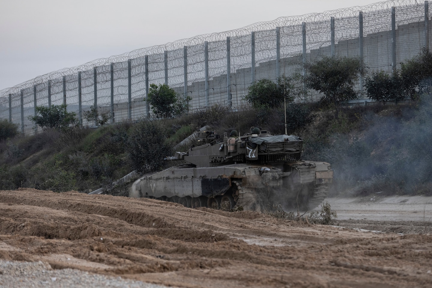 As some Israeli troops leave Gaza long term strategy remains unclear.jpgw1440