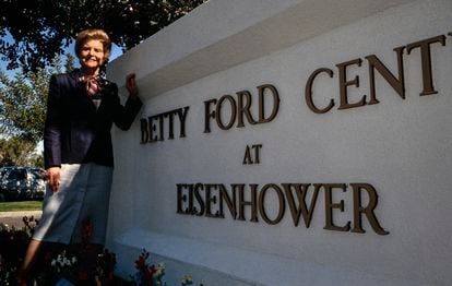 Betty Ford, The First Alcoholic Woman To Open Rehabilitation Clinics ...