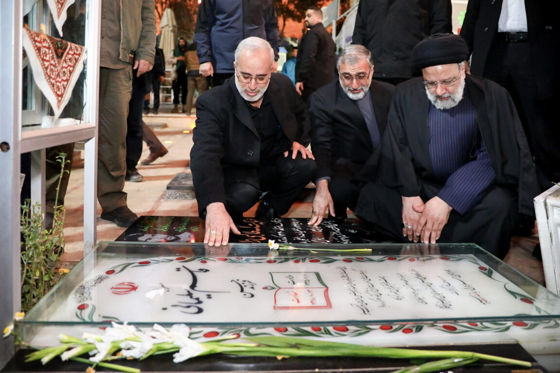 Iran Promises Revenge For The Attack On Soleimani's Grave And Points ...