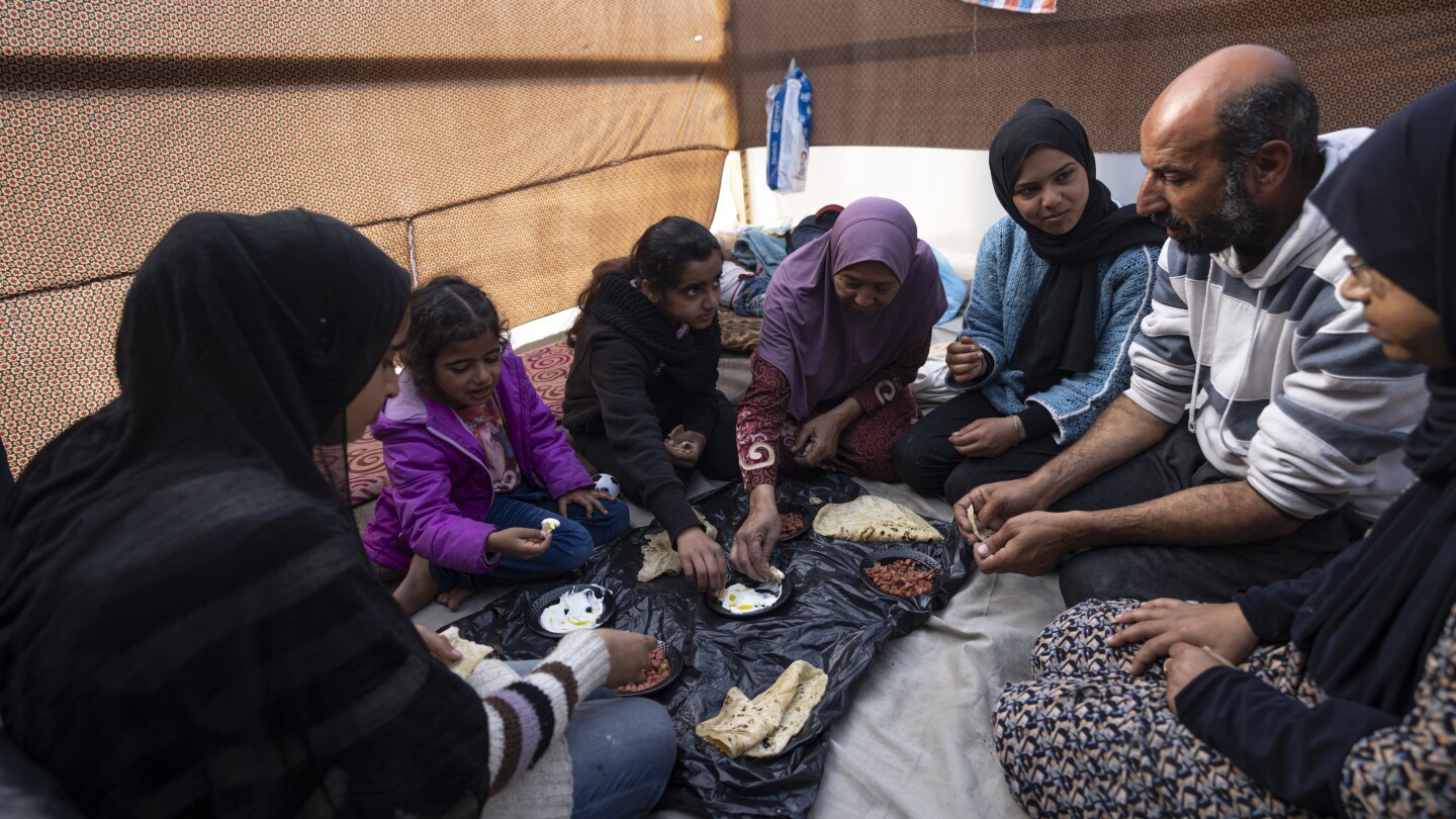 Israel Hamas war Families in Gaza desperately search for food and