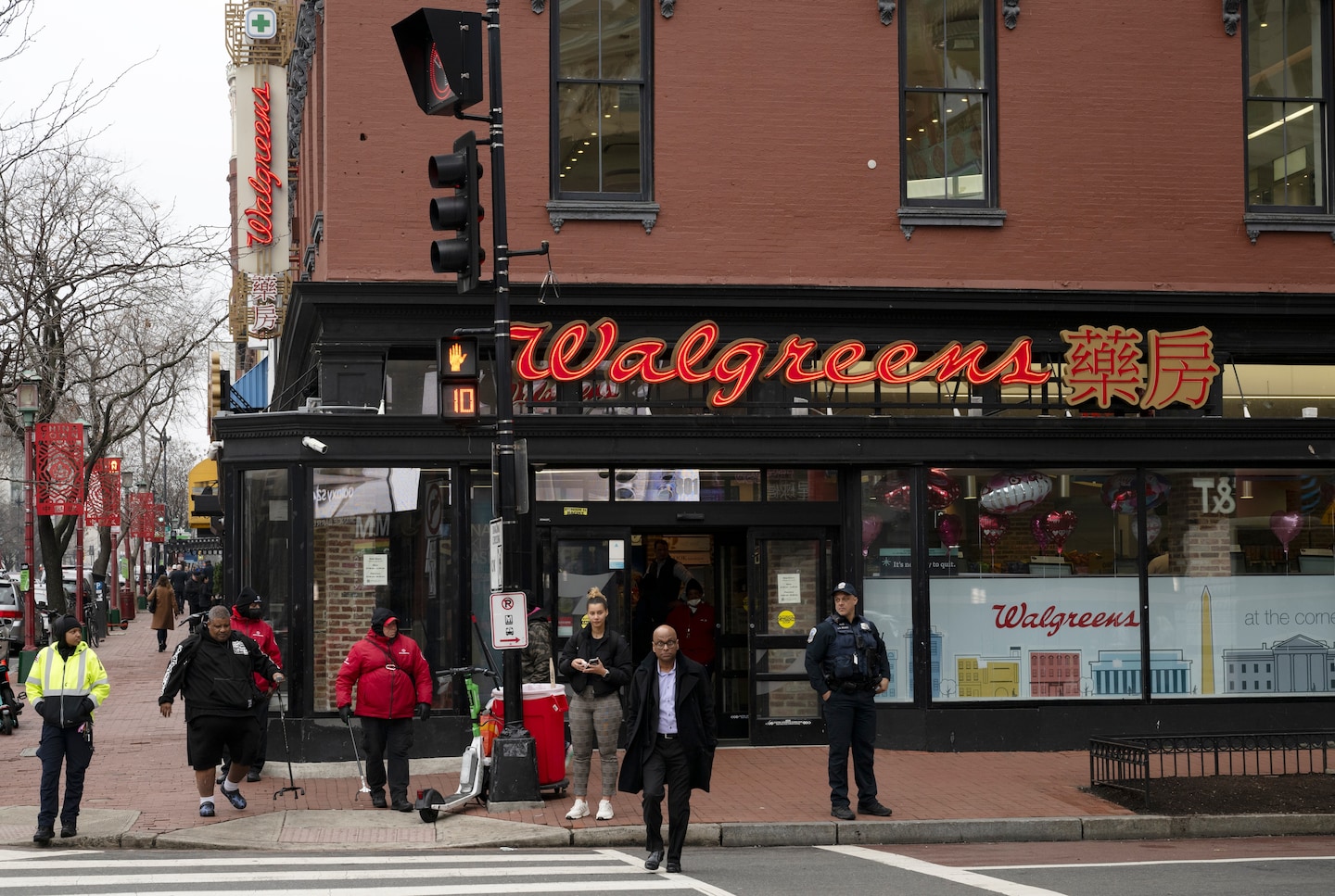 Walgreens and CVS begin selling abortion pills in some states.jpgw1440